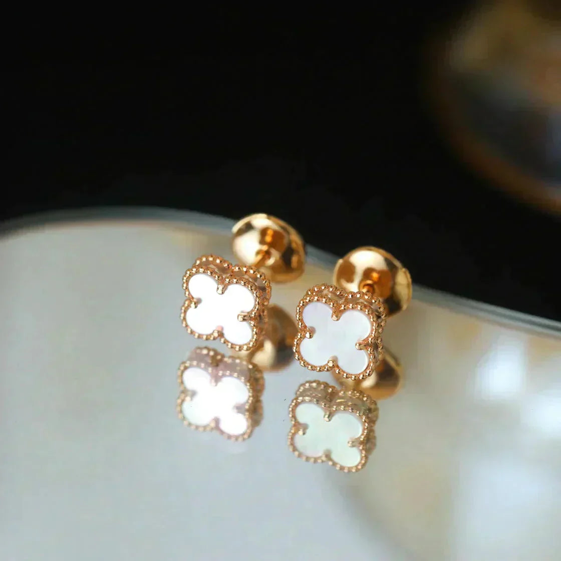 [BloomBling]CLOVER MINI 9.5MM WHITE MOP EARRINGS