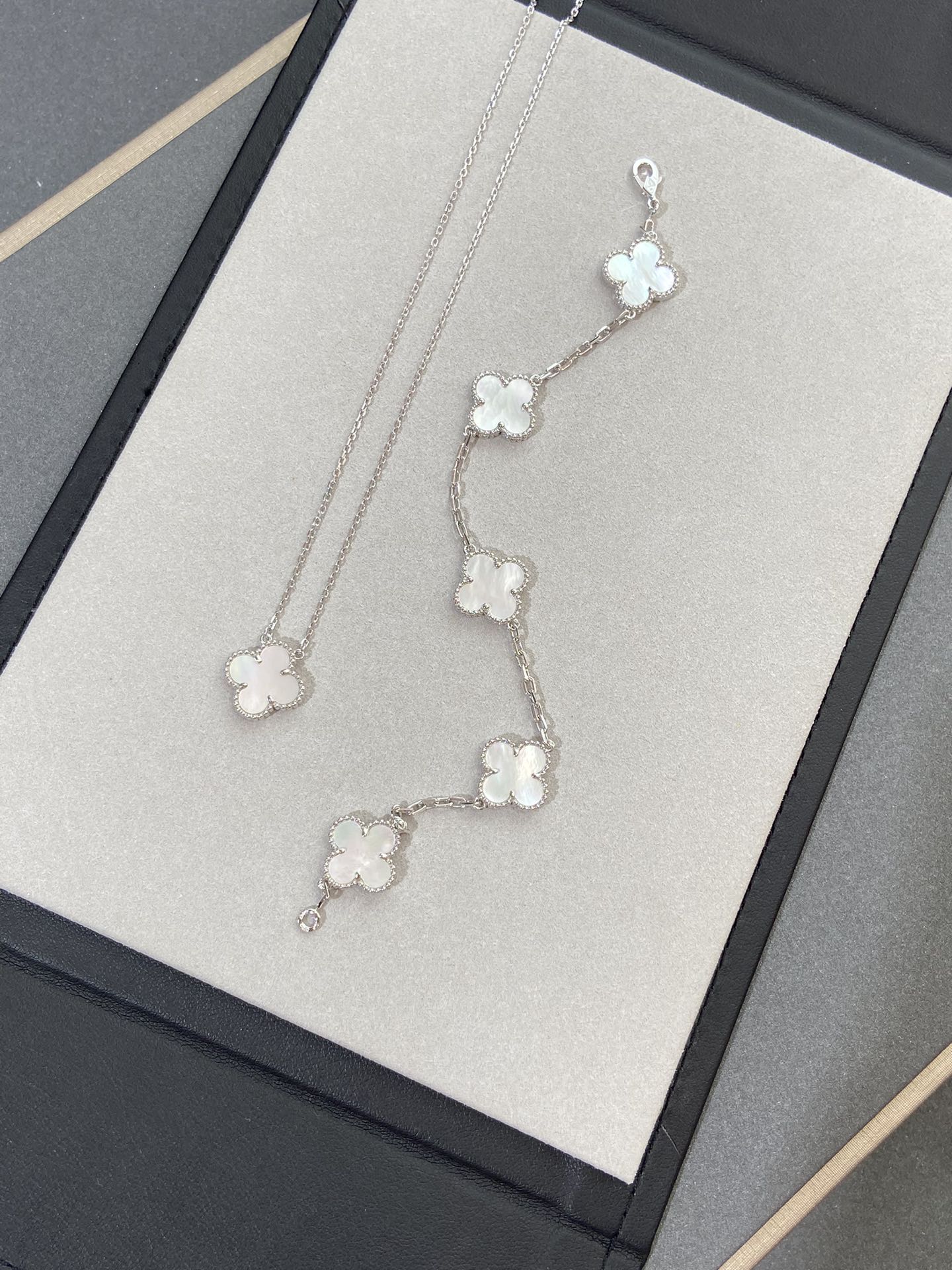 [BloomBling]CLOVER SILVER MOP 5 MOTIF BRACELET