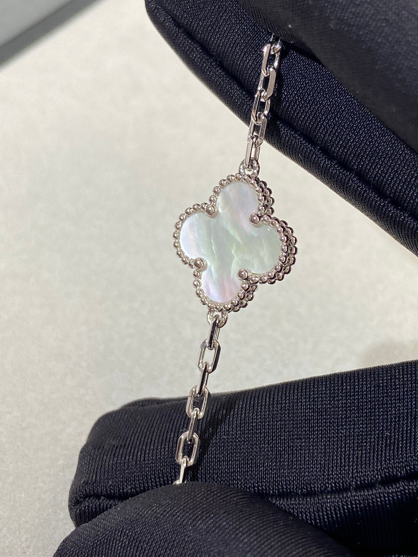 [BloomBling]CLOVER SILVER MOP 5 MOTIF BRACELET