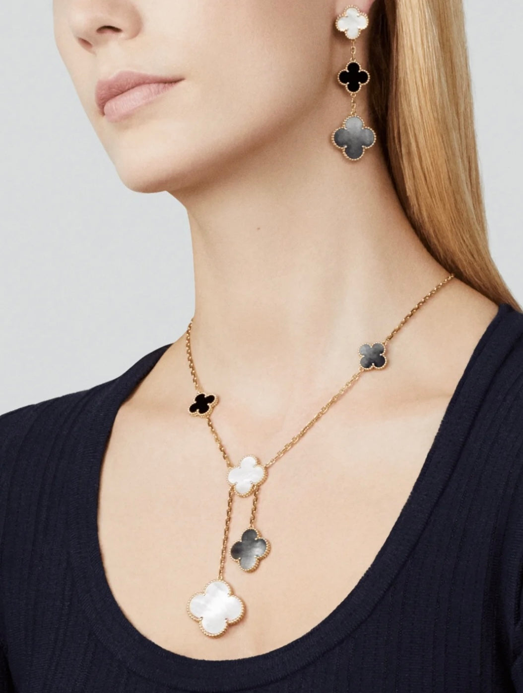 [BloomBling]CLOVER 3 MOTIF MOP ONYX DARK MOP PINK GOLD EARRINGS