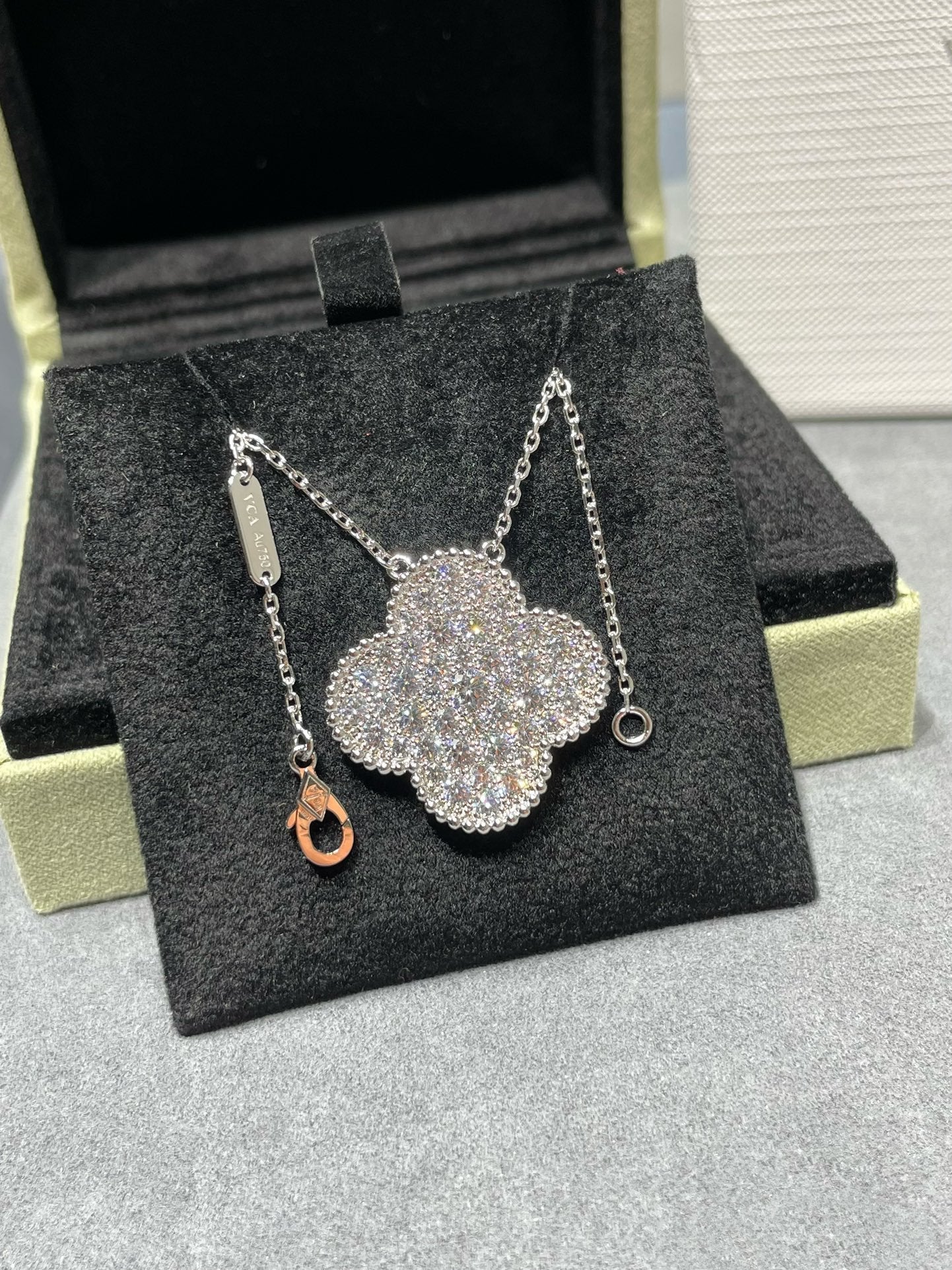 [BloomBling]CLOVER 25MM LARGE PENDANT DIAMOND PAVED SILVER NECKLACE
