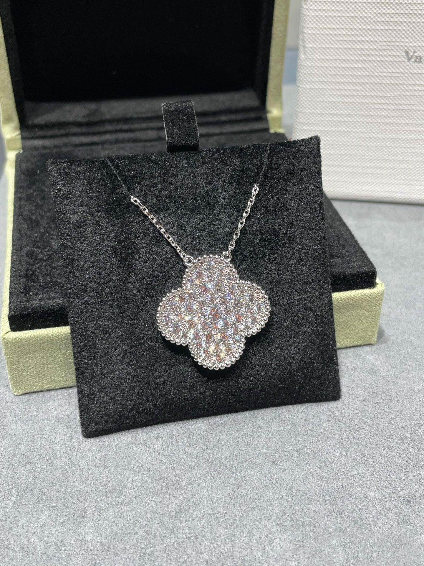 [BloomBling]CLOVER 25MM LARGE PENDANT DIAMOND PAVED SILVER NECKLACE
