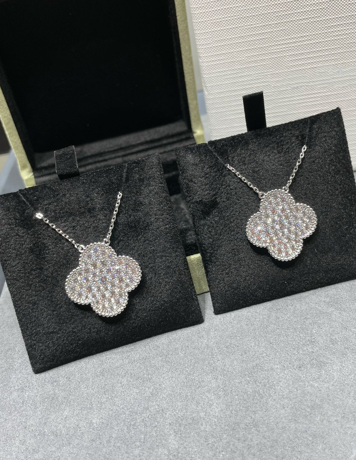 [BloomBling]CLOVER 25MM LARGE PENDANT DIAMOND PAVED SILVER NECKLACE