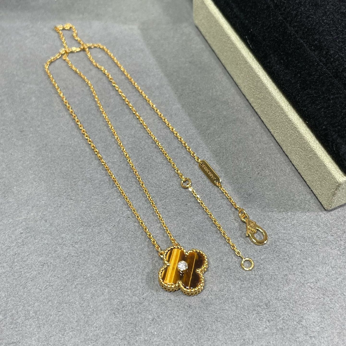 [BloomBling]CLOVER 15MM DIAMOND AND YELLOW TIGER'S EYE AGATE necklace