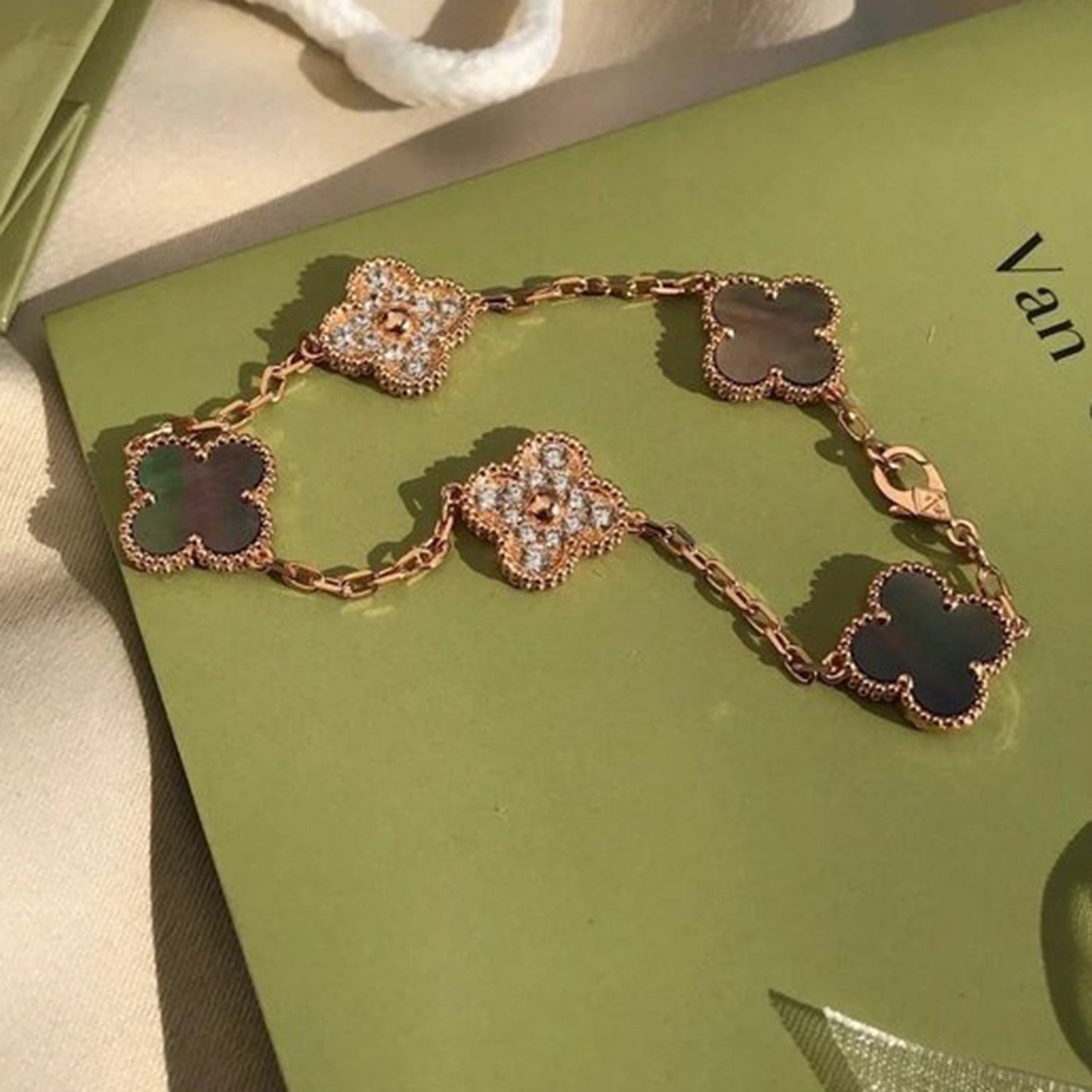 [BloomBling]CLOVER 5 MOTIF GRAY MOP DIAMOND BRACELET