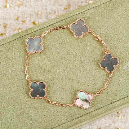 [BloomBling]CLOVER 5 MOTIF GRAY MOP  BRACELET
